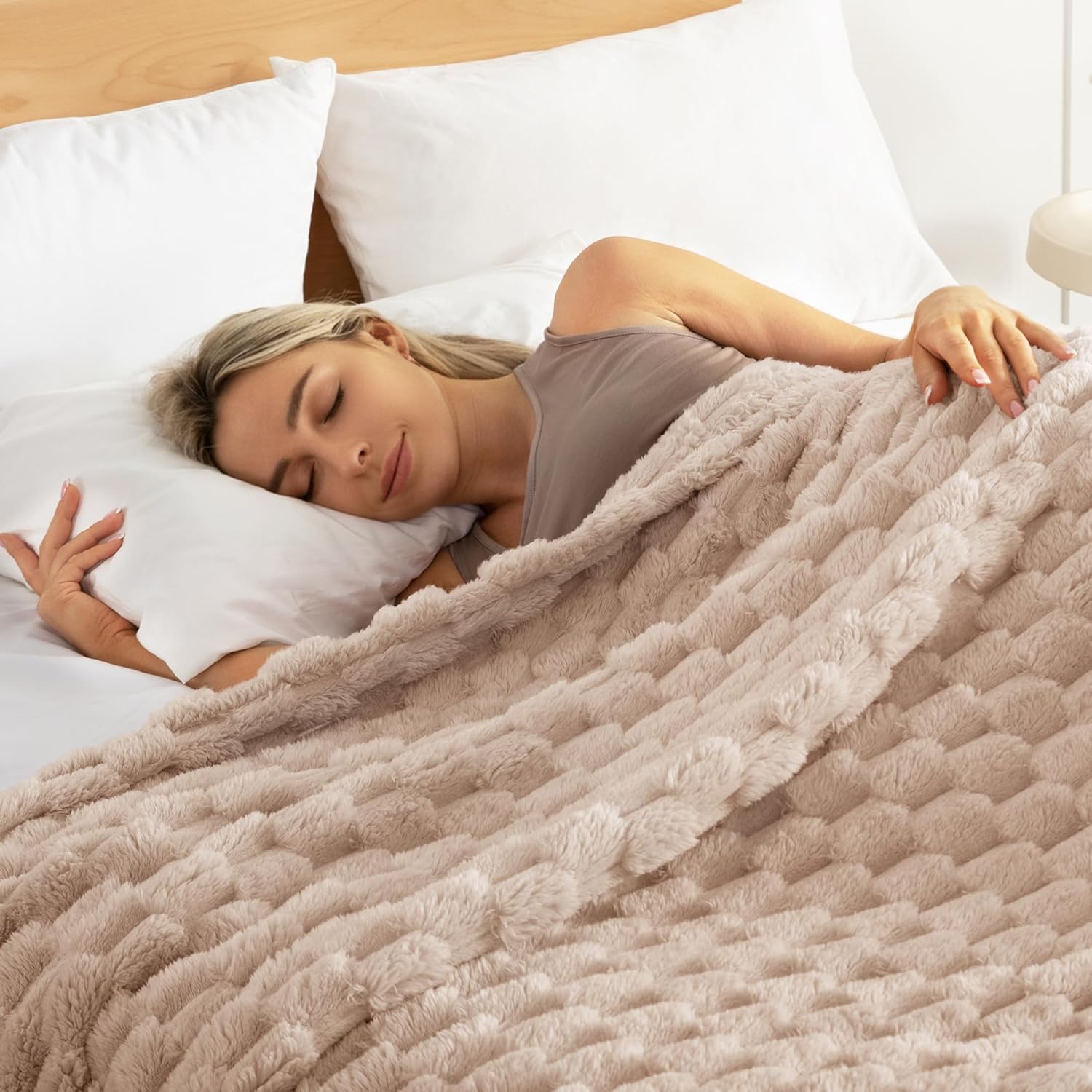 Twin Size Blanket for Bed with Jacquard Pattern - Image 7