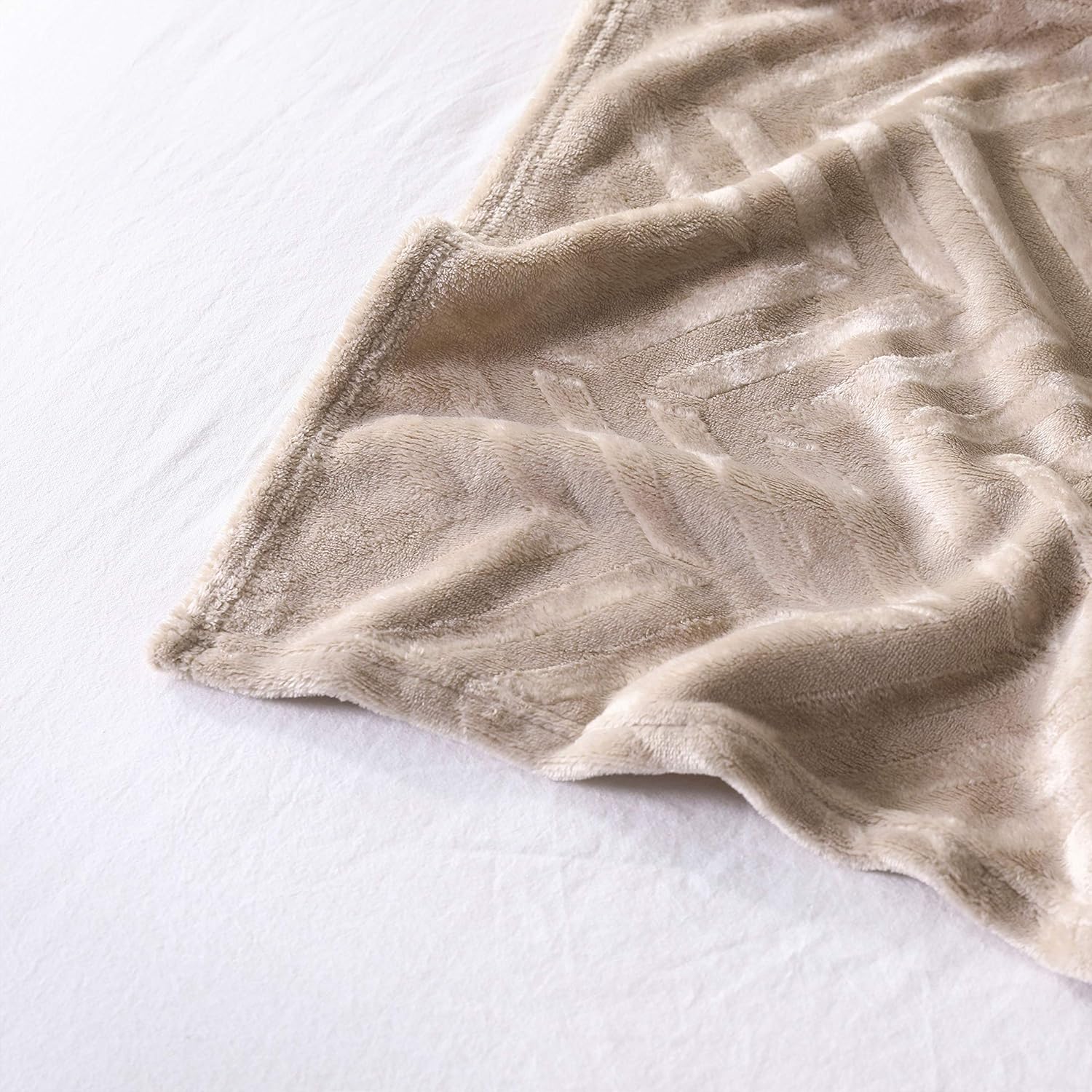 Fleece Queen Size Bed Blanket Champagne - Image 2